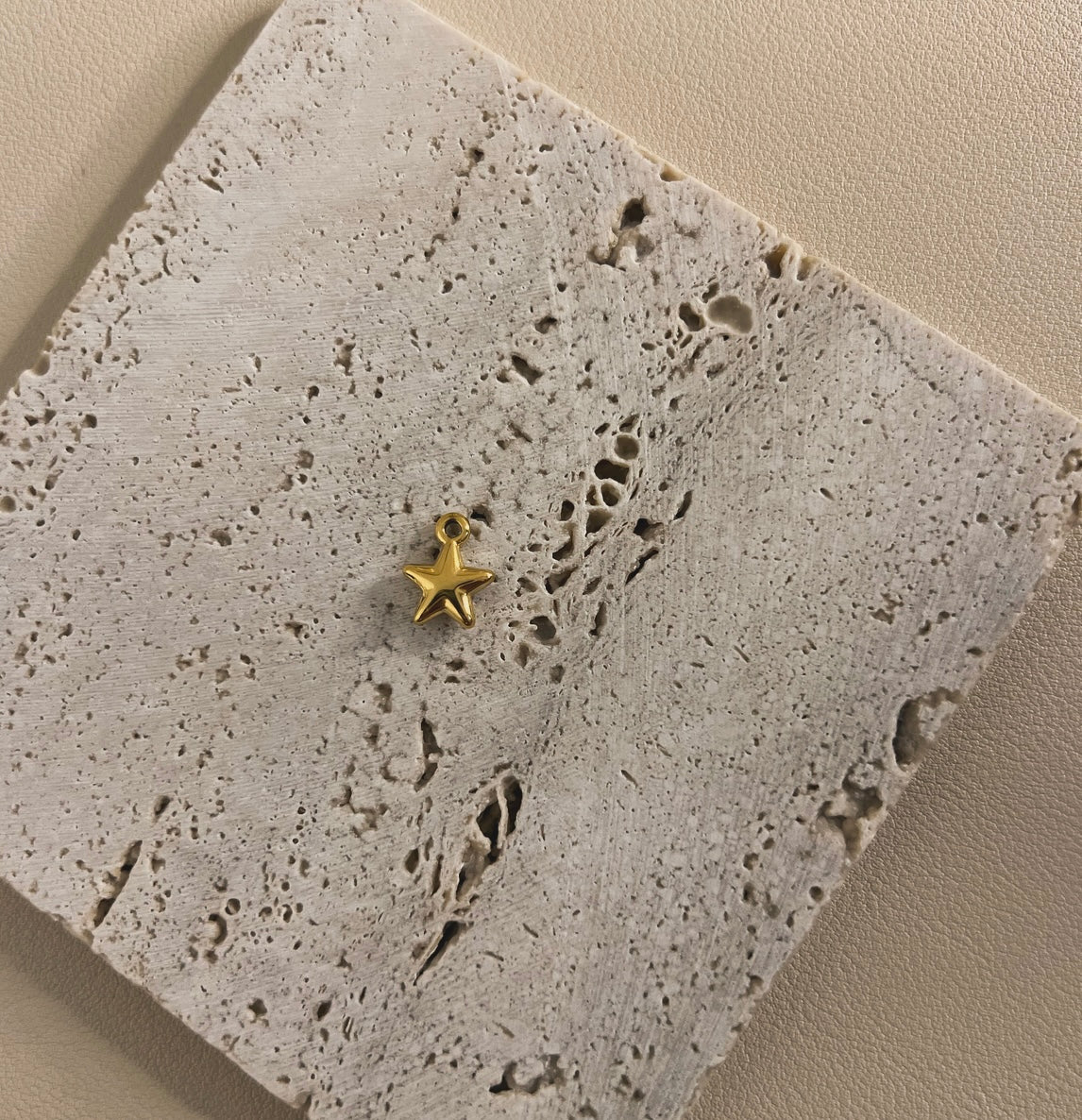 Plain star charm