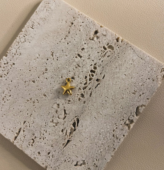 Plain star charm